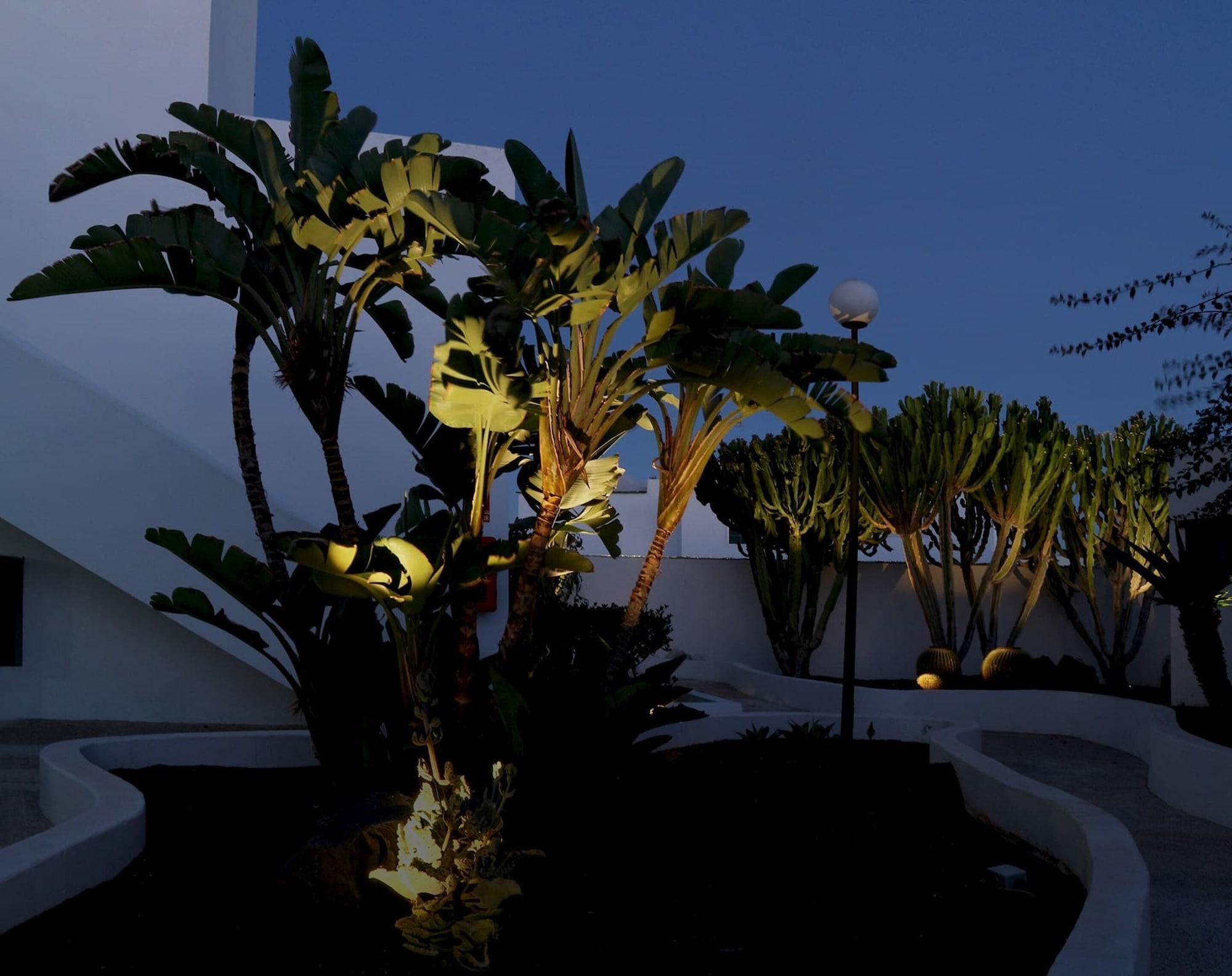 Apartamentos El Guarapo Costa Teguise Bagian luar foto