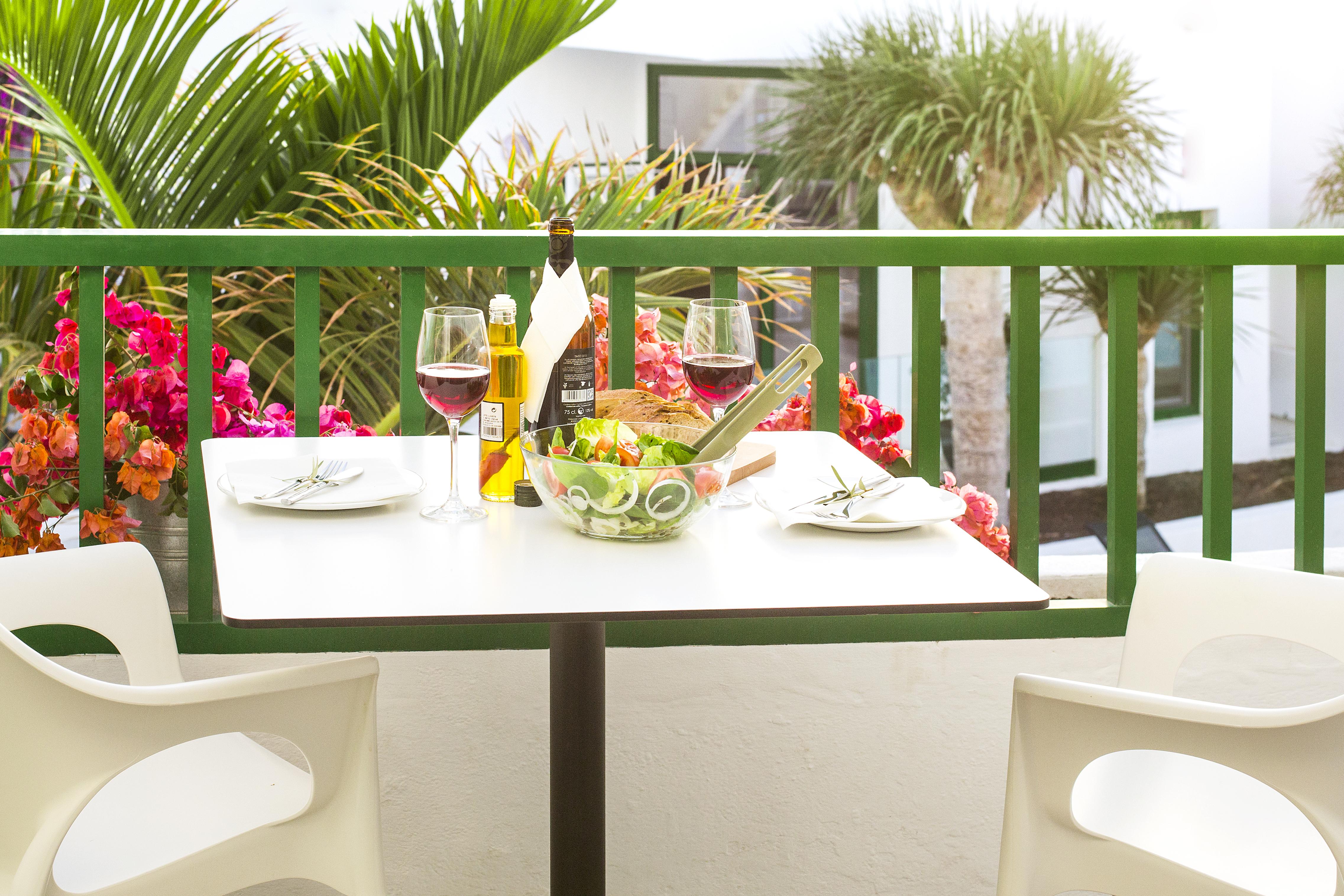 Apartamentos El Guarapo Costa Teguise Bagian luar foto