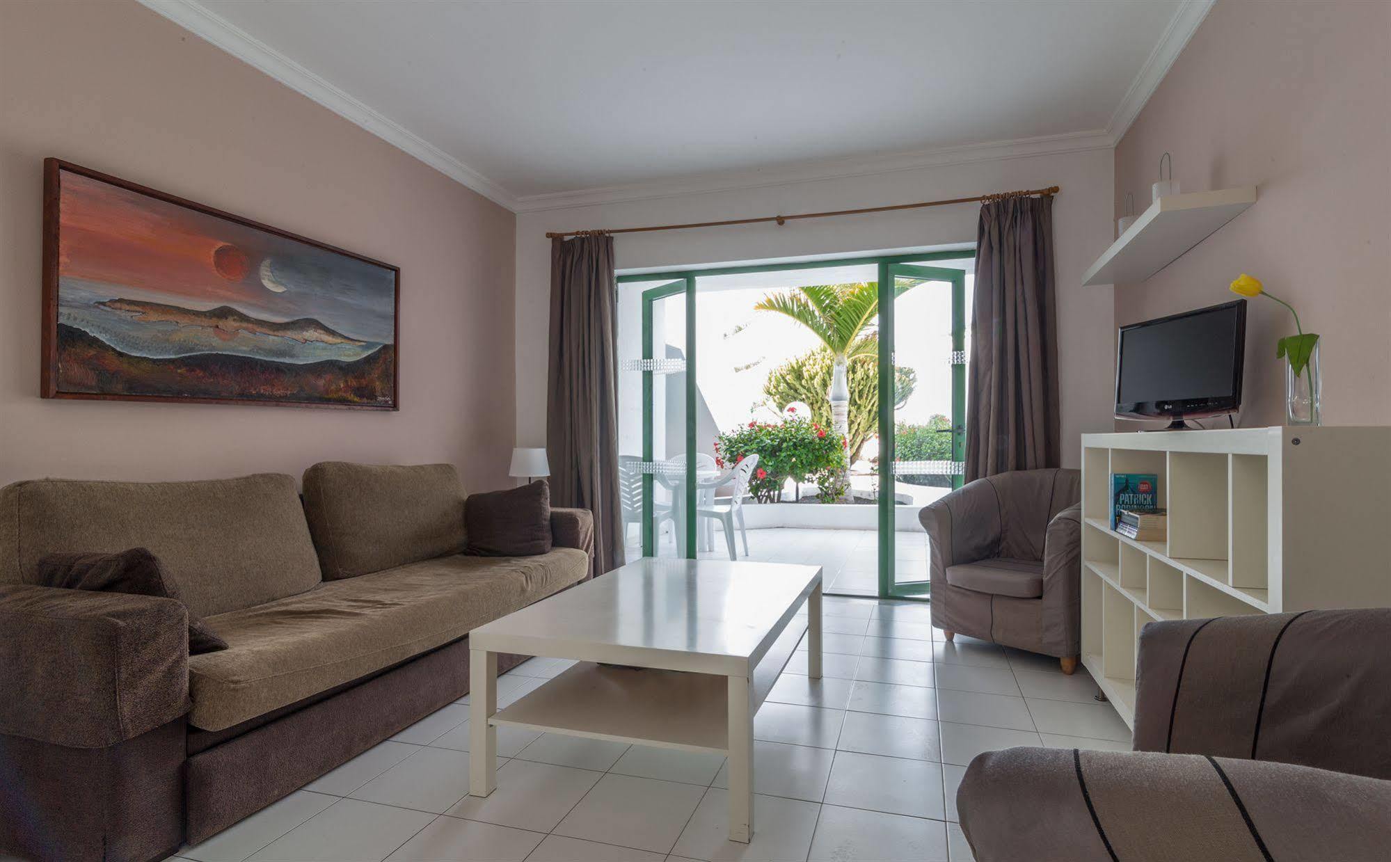 Apartamentos El Guarapo Costa Teguise Bagian luar foto